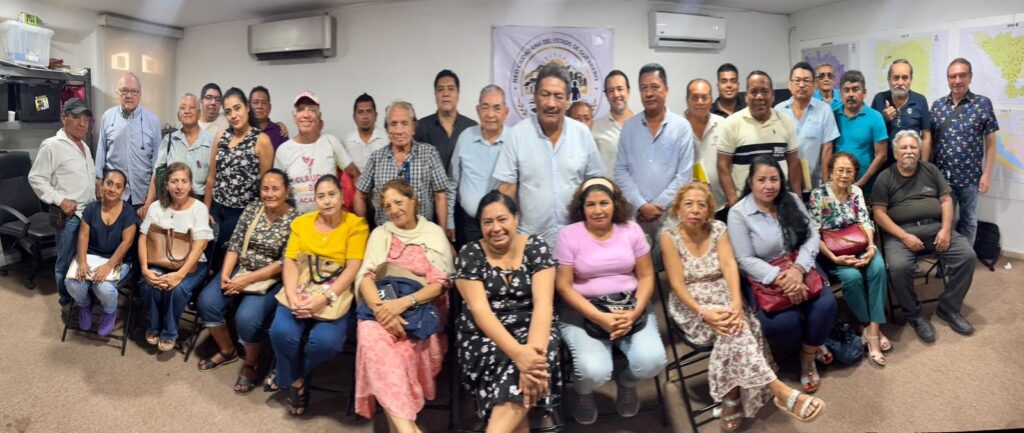 Integrantes de la Red Ciudadana del Estado de Guerrero reunidos en una sala